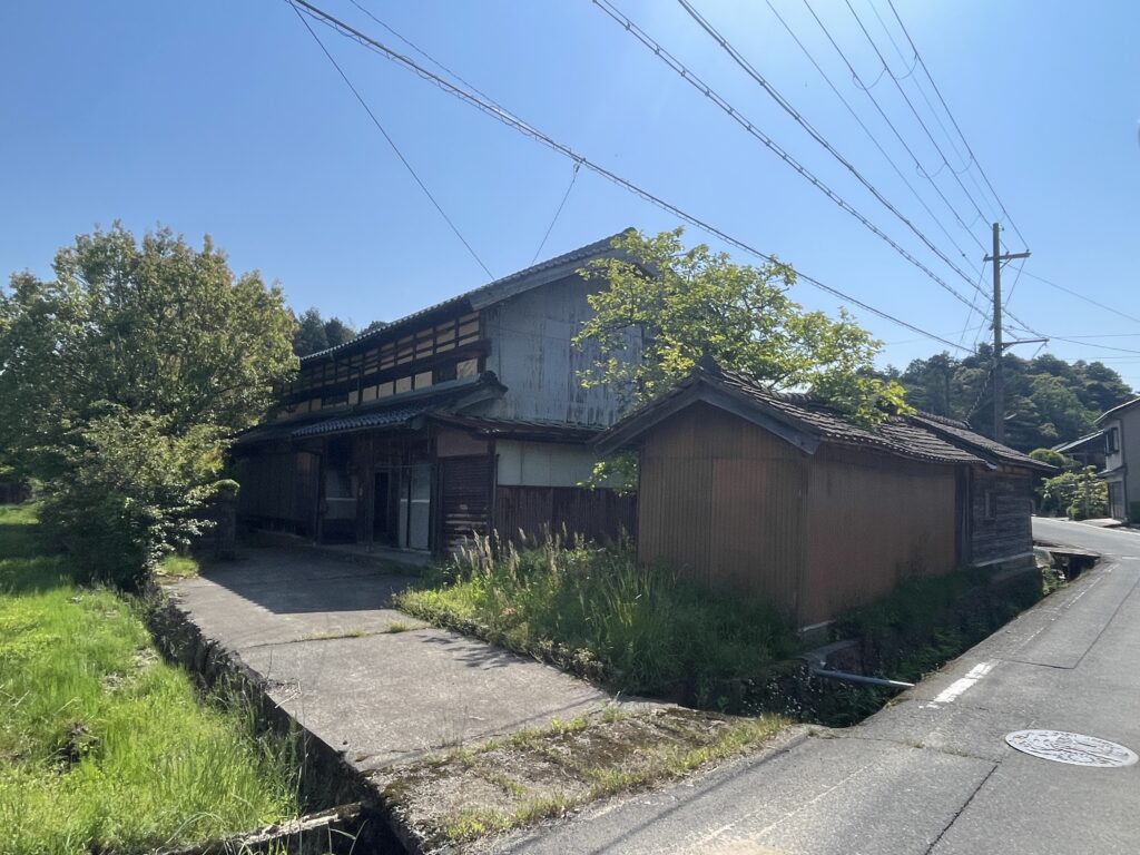 京都府京丹後市の一戸建て | 190万円 | 4K+納戸+物置小屋 | 522.63m² | Akiyama house finder