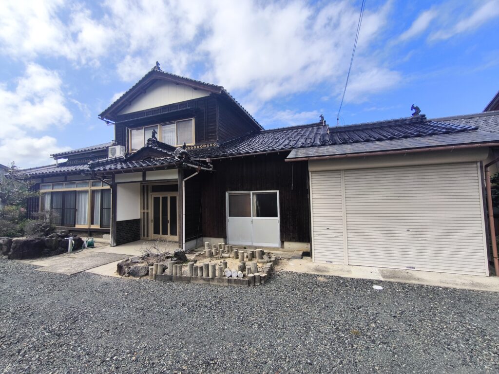 京都府京丹後市の一戸建て | 800万円 | 6K+ガレージ | 330m² | Akiyama house finder